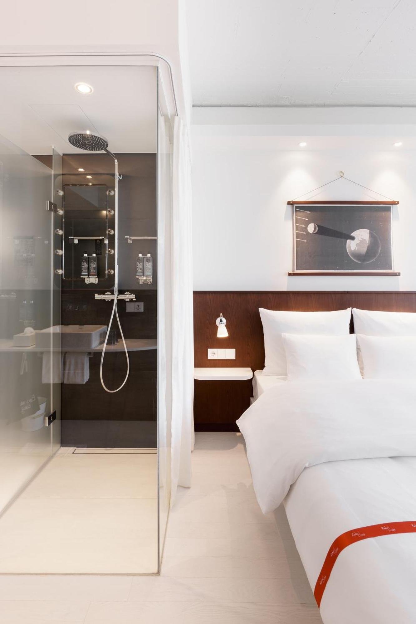 Ruby Luna Hotel 4*