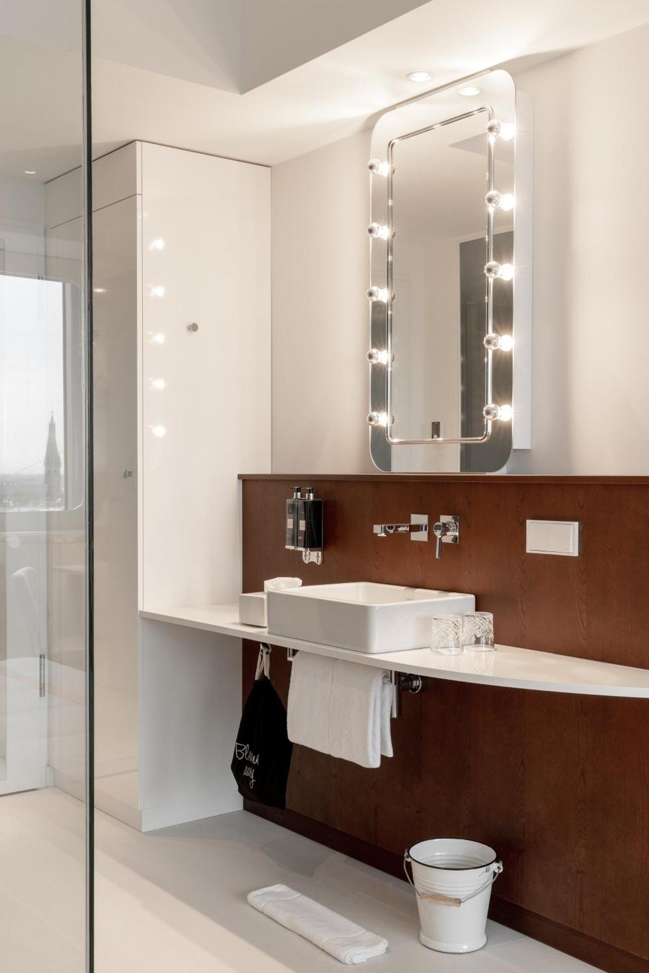 Ruby Luna Hotel 4*