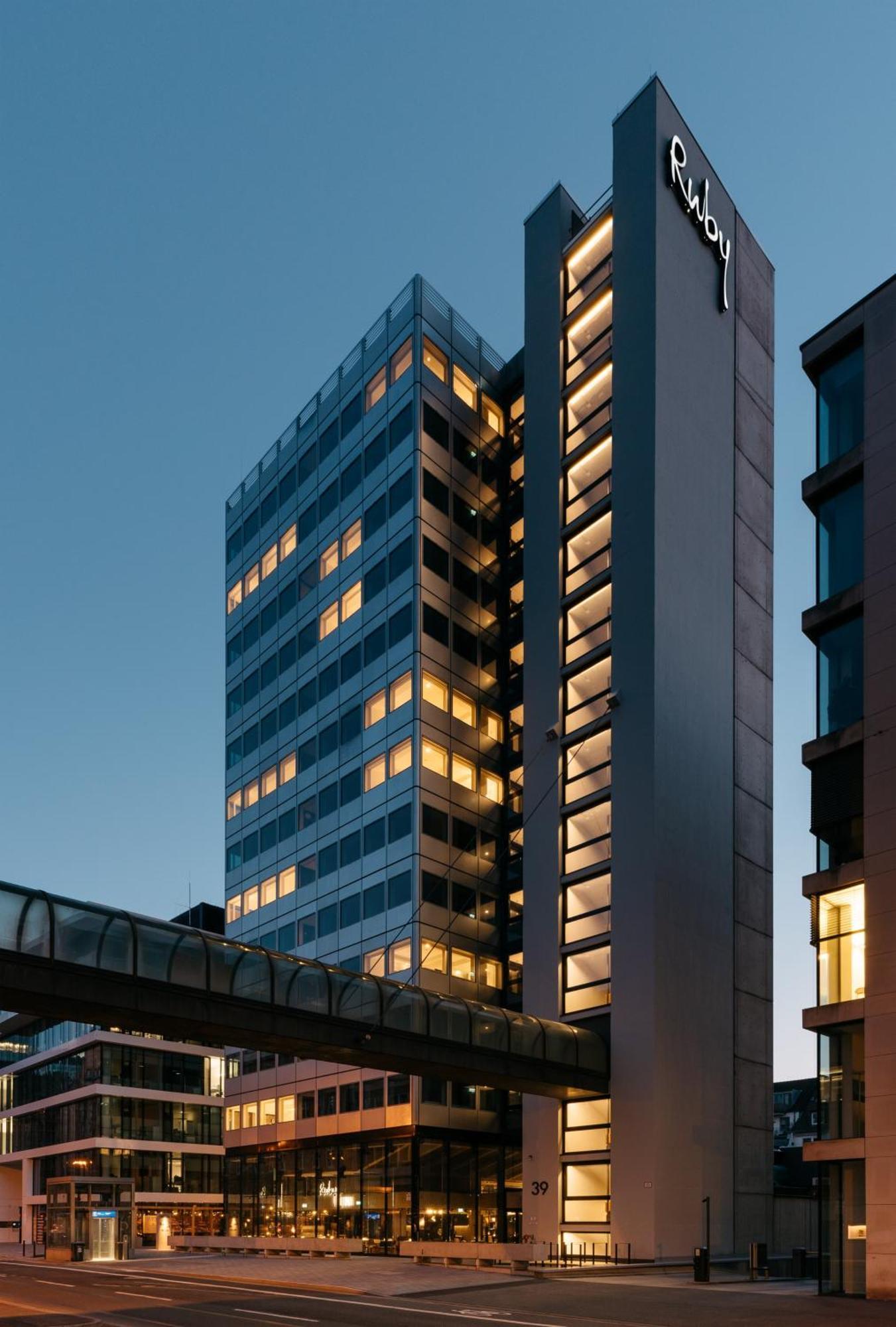 Ruby Luna Hotel 4*